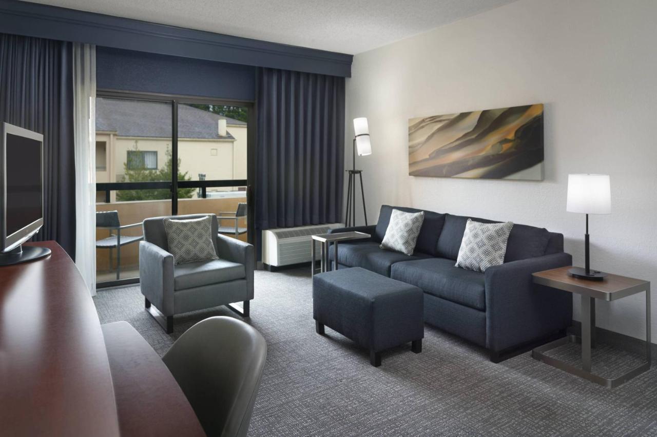 Hotel Courtyard Charlotte Arrowood Exterior foto