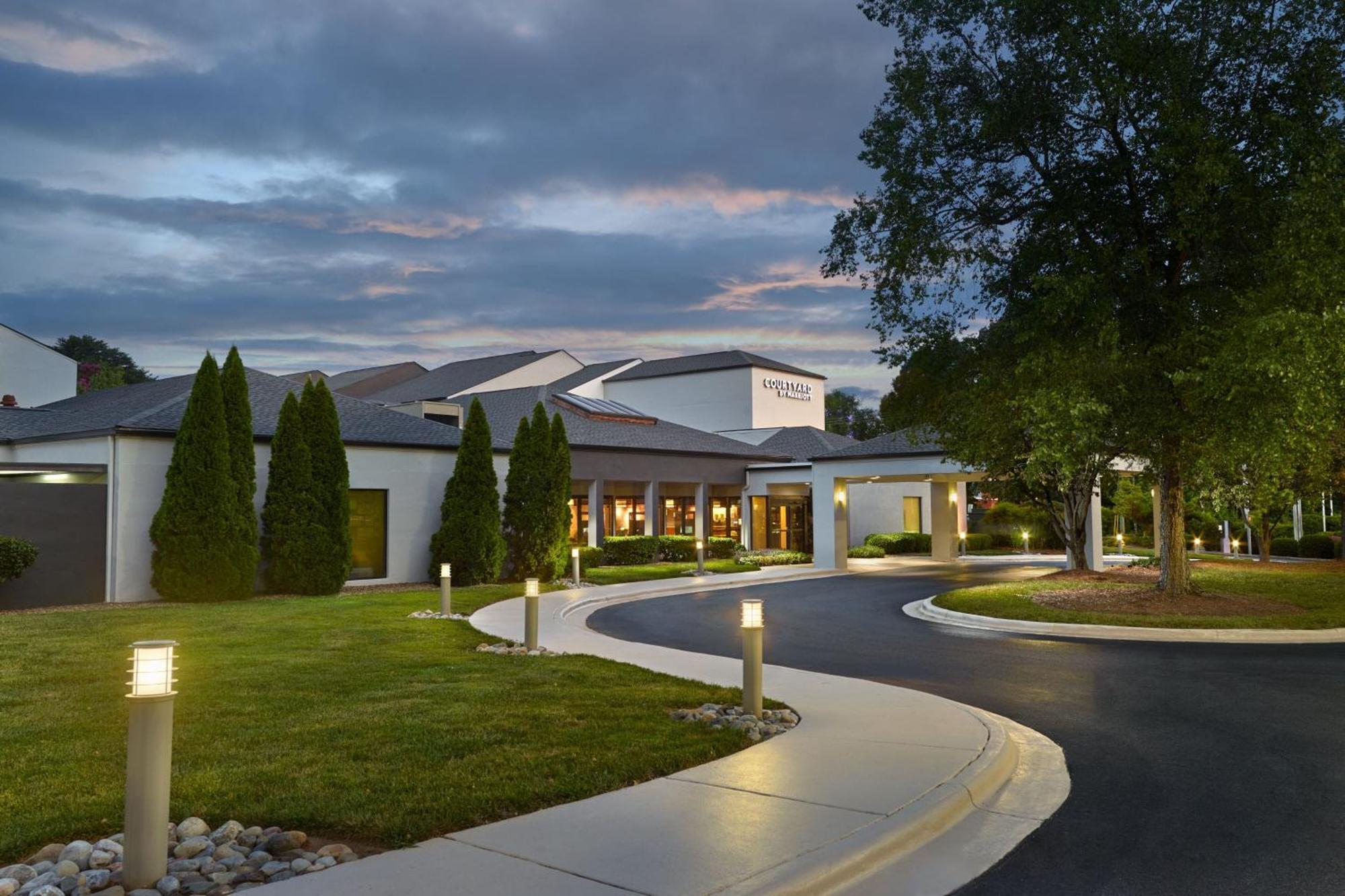 Hotel Courtyard Charlotte Arrowood Exterior foto