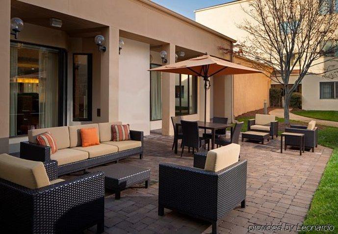 Hotel Courtyard Charlotte Arrowood Exterior foto