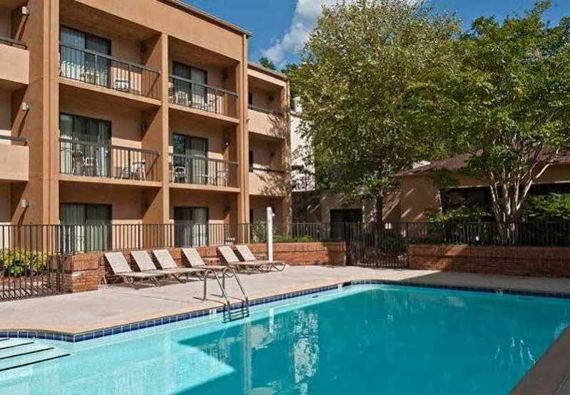 Hotel Courtyard Charlotte Arrowood Exterior foto