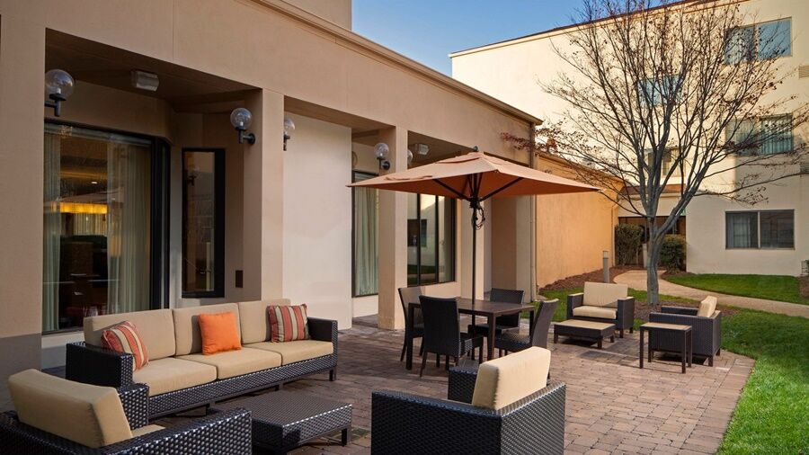 Hotel Courtyard Charlotte Arrowood Exterior foto